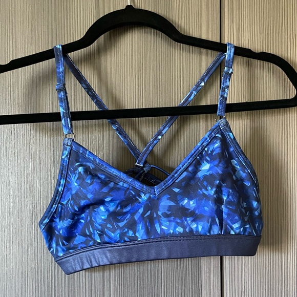 Alo Criss Cross Back Water Design Sports Bra - Picture 1 of 9